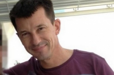 British journalist John Cantlie looks 'pale and emaciated' in latest Islamic State propaganda video